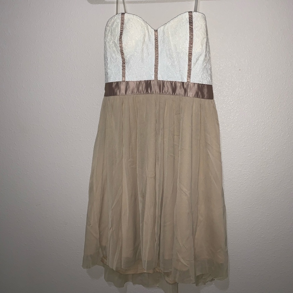 Women’s Medium Flowy Dress